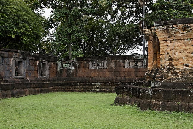 Prasat Sa Kamphaeng Yai-025